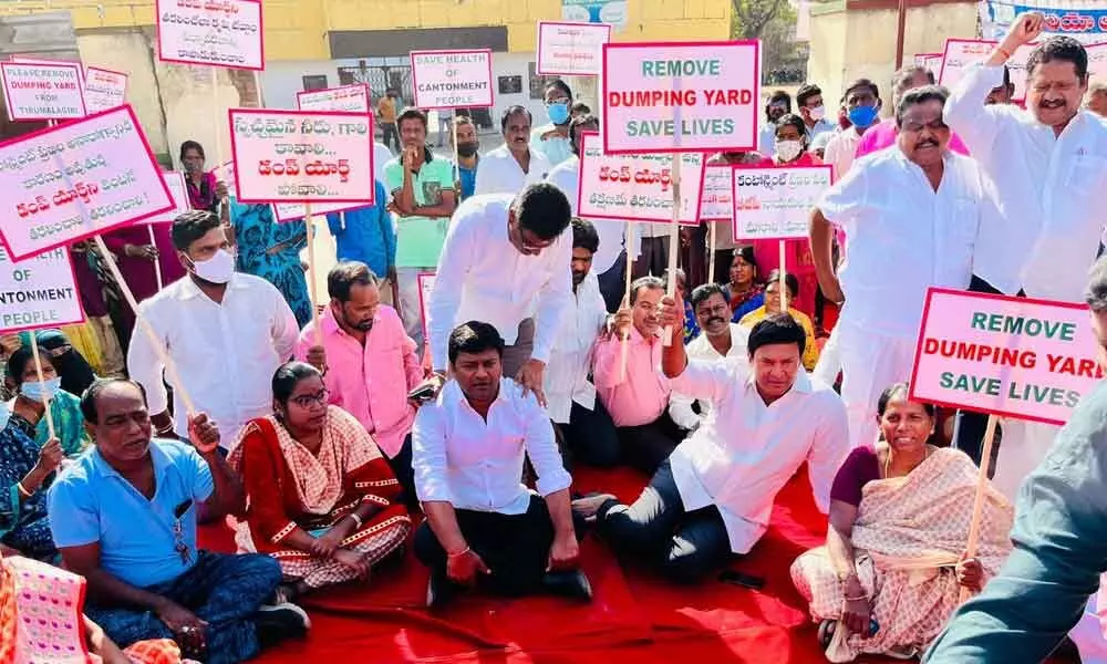 Secunderabad Cantonment Board residents stage dharna for relocation of dump yard