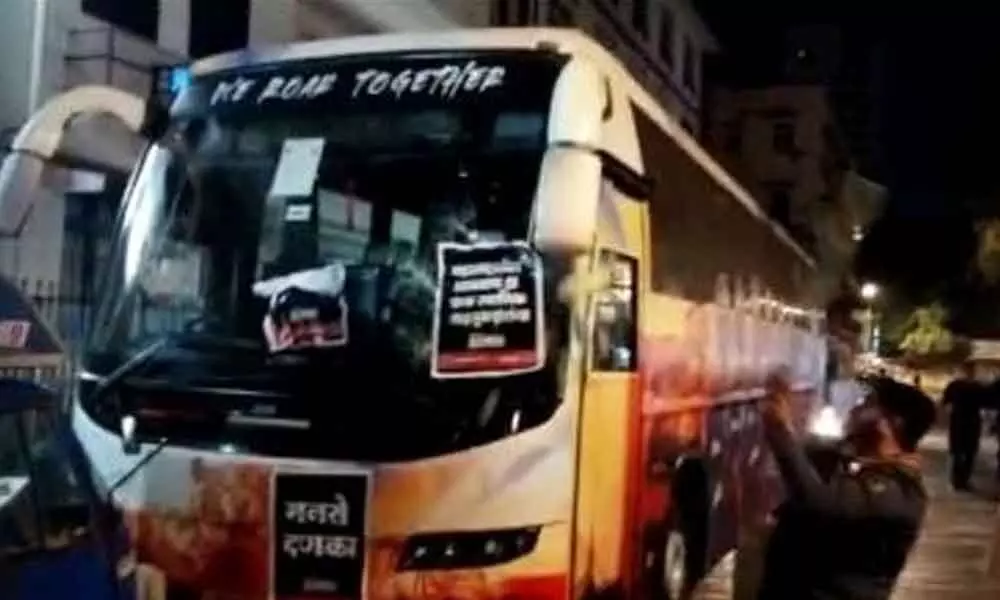 MNS activists damage IPL team bus in Mumbai