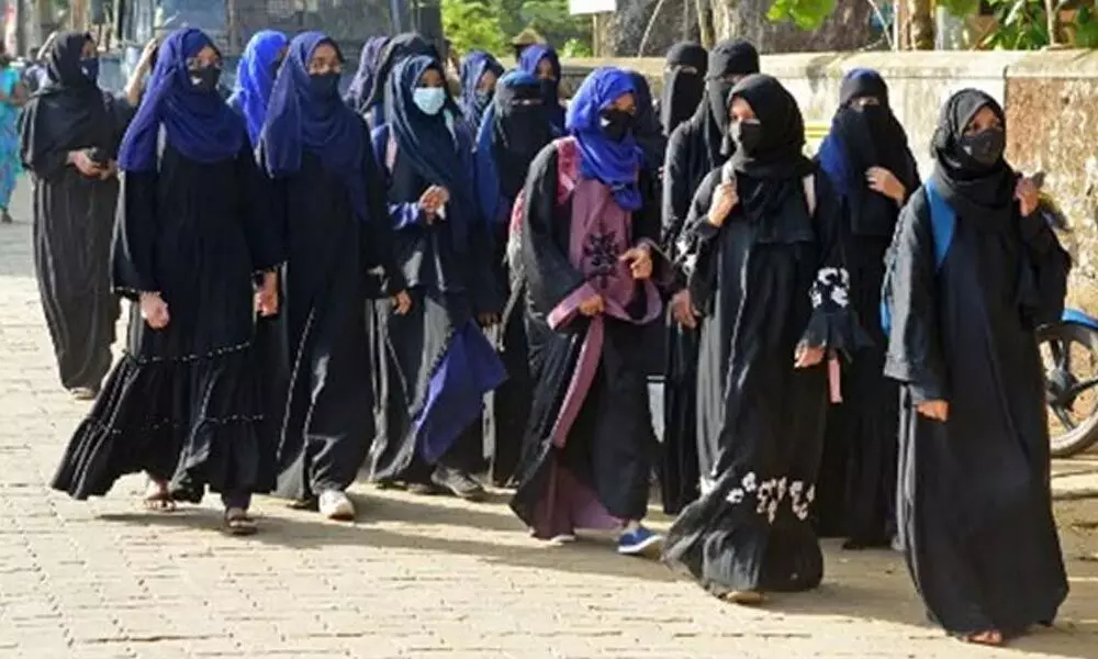 Muslim Girl Students Boycotted Their Classes In Different Parts Of Karnataka