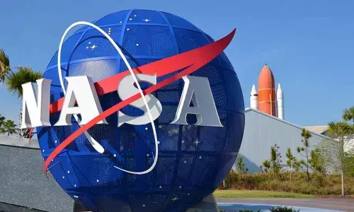 NASAs big, new moon rocket set debut in rollout to Florida launch pad NASAs big, new moon rocket set debut in rollout to Florida launch pad