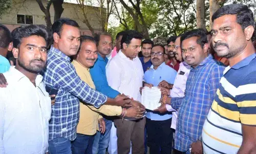 KTR assures house sites to Karimnagar journalists