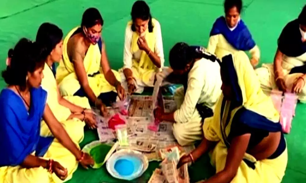 Female Inmates In Indore Jail Create Herbal Colours For Holi