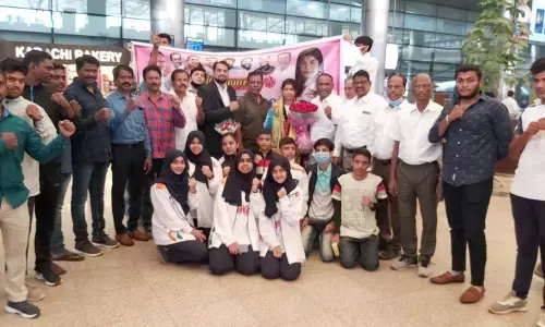 Rousing welcome to Nikhat Zareen at airport