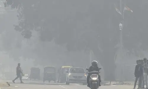 Warm morning in Delhi, air quality in moderate category