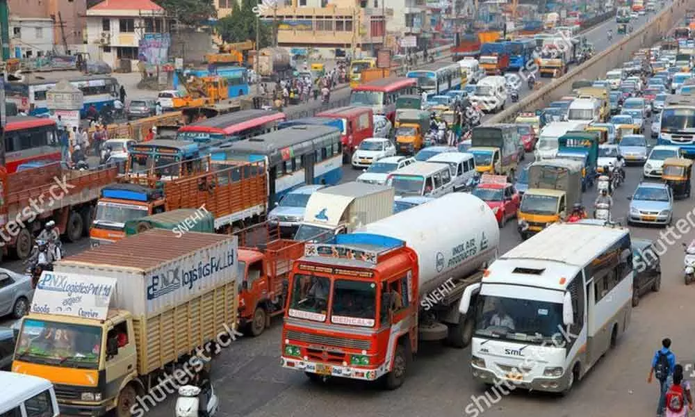 Bengaluru: Heavy vehicles ply on city roads in peak hours; 19 die in one month