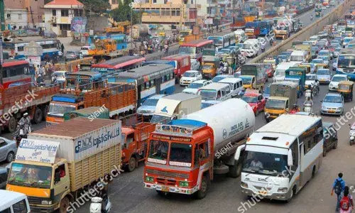 Bengaluru: Heavy vehicles ply on city roads in peak hours; 19 die in one month
