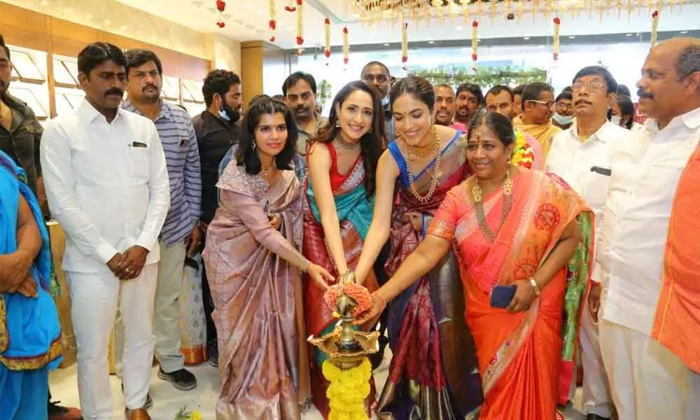 Cine heroines Pragya Jaiswal and Reethu Varma launching new CMR Shopping Mall in Kothagudem on Monday