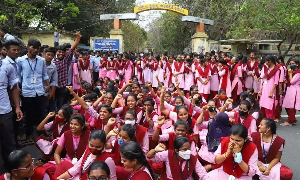 SV Polytechnic College students staging dharna demanding to remove encroachments on college land in Tirupati on Monday