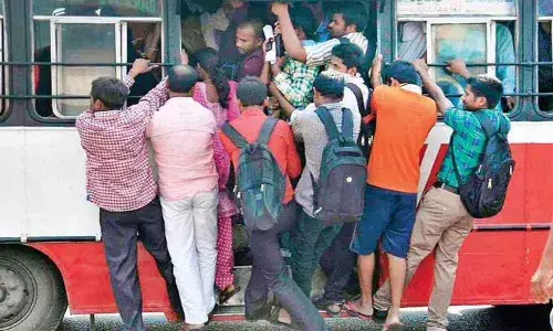 Hyderabad: Low frequency of RTC buses rattles MANUU students