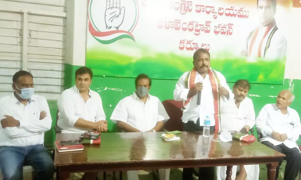 Andhra Pradesh Congress Committee president Dr Sake Sailajanath addressing media at its party office in Kurnool on Wednesday