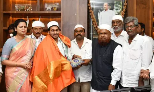Deputy Chief Minister Shaik Amzad Basha, MLA Vidadala Rajini and Muslim leaders felicitating Chief Minister YS Jagan Mohan Reddy at his camp office in Tadepalli on Wednesday