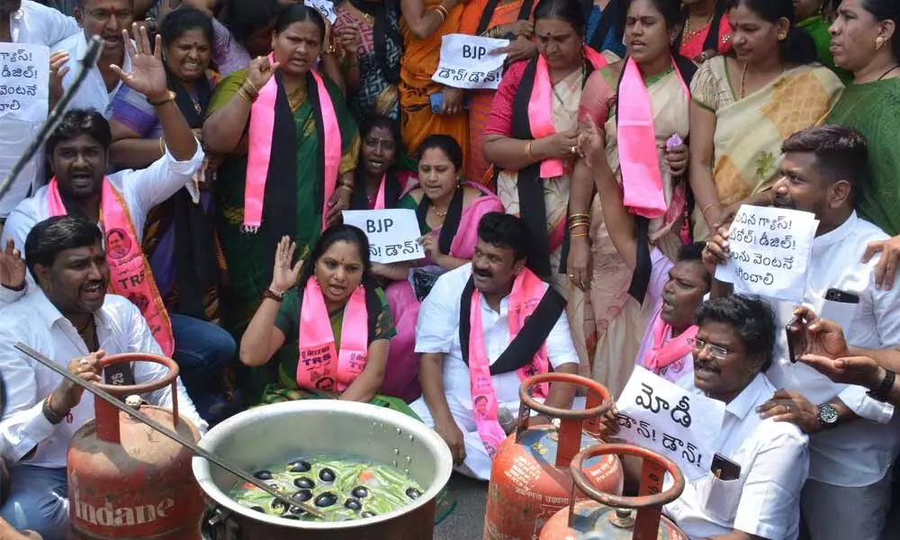 TRS leaders take to streets against gas, petrol price hike