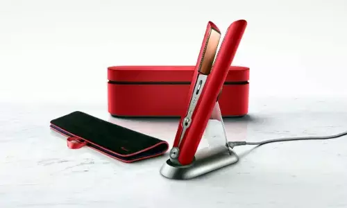 How to curl your hair using a hair straightener