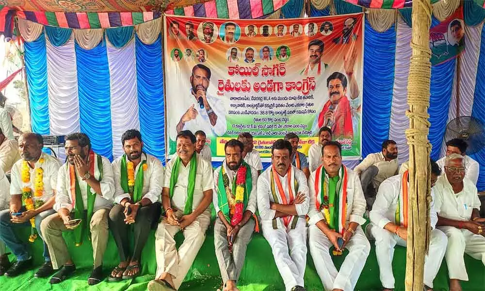 Congress staging a hunger strike in protest against governments apathy over-drying crops of Koilsagar farmers on Saturday