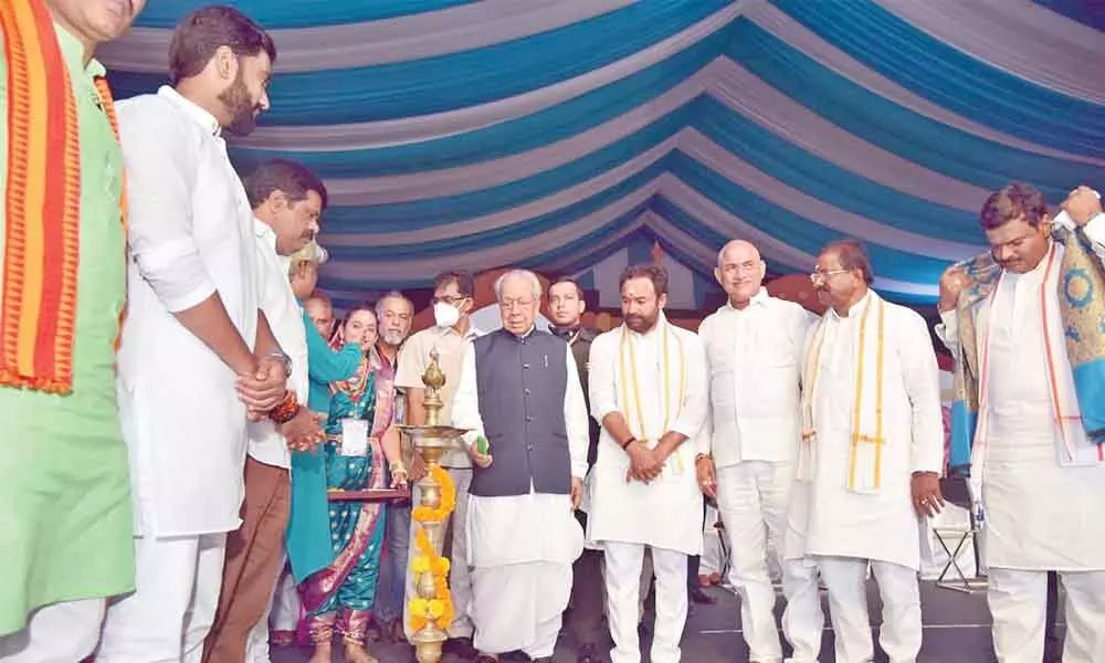 Governor Biswa Bhusan Harichandan lighting the lamp to inaugurate Rashtriya Sanskriti Mahotsav-2022 in Rajamahendravaram on Saturday.  Union Minister of Culture and Tourism G Kishan Reddy, Tourism and Culture Minister Muttamsetti Srinivasa Rao and others are seen.