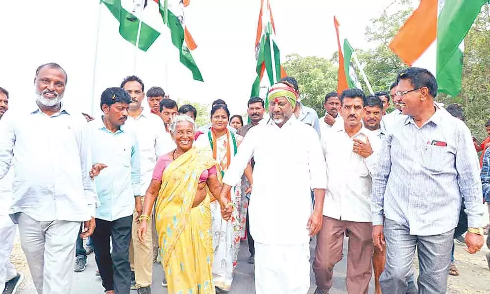 Congress Legislative Party leader Bhatti Vikramarkha during ‘People’s March’ in Chintakani mandal on Saturday