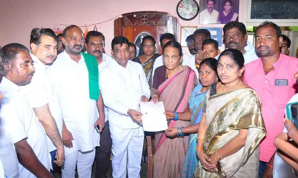 MP Nama Nageswara Rao presenting a CMRF cheque to a beneficiary in Khammam on Sunday.