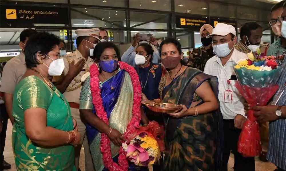 Governor Tamilisai travels in first Puducherry-Hydbad flight