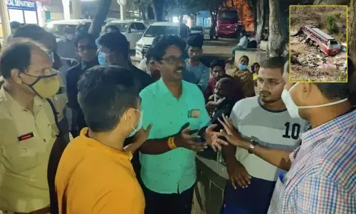 Chittoor District Collector M Harinarayanan and Urban SP Venkata Appala Naidu speaking to a survivor of the bus accident at Ruia Hospital in Tirupati