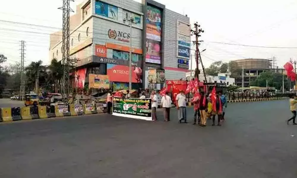 Visakhapatnam city Bandh: Tension grips due to altercation between YSRCP and TDP