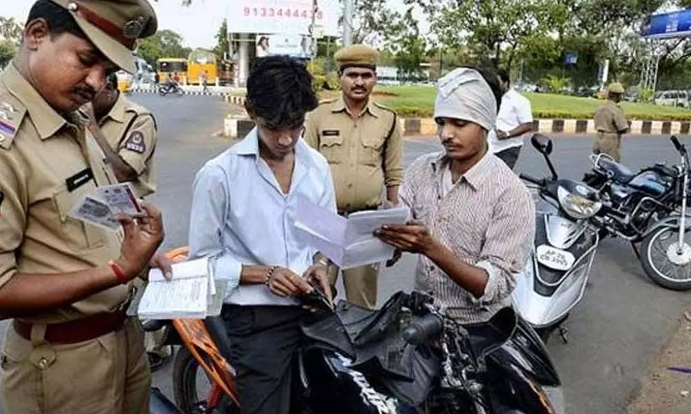 Counterfeit notes identified in traffic violation fines collected by cops