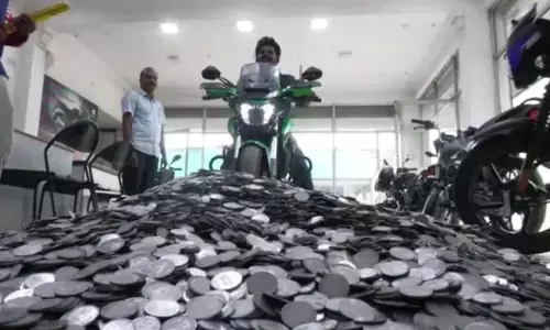 Youth From Tamil Nadu Gathers Re 1 Coins In Order To Purchase His Dream Bike
