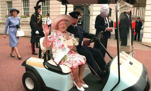 British monarch gets new swanky Queen Mobile for palace grounds