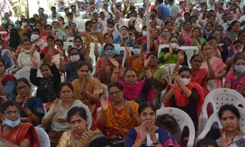 Centre conspiring to privatise profit-making national banks