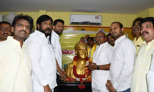 TDP leaders garlanding the statue of party founder N T Rama Rao at the 40th Formation Day celebrations of the party in Kurnool on Tuesday