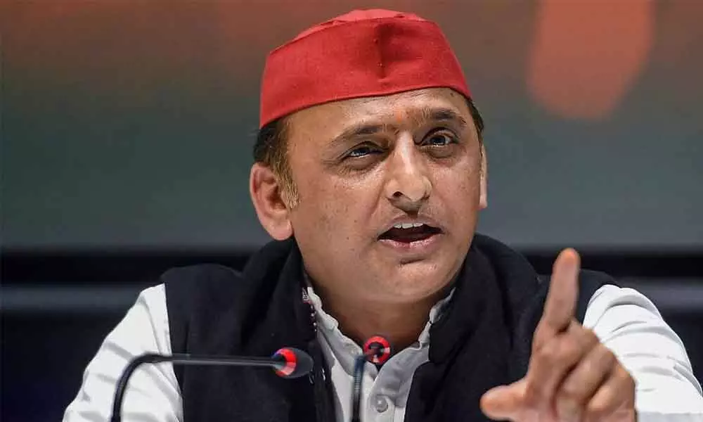 Akhilesh expels leaders for anti-party activities