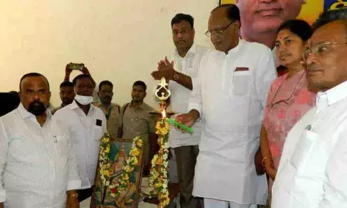 TS Legislative Council Chairman Gutha Sukender Reddy inaugurating the free coaching centre in Aler on Wednesday