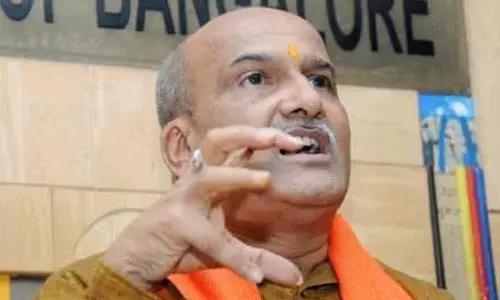 Amid hijab row and call of ban on Muslim merchants in temple fairs, the right wing groups are now demanding ban on halal products in Karnataka. A social media campaign is going on to boycott purchase of meat from Muslim traders in the state