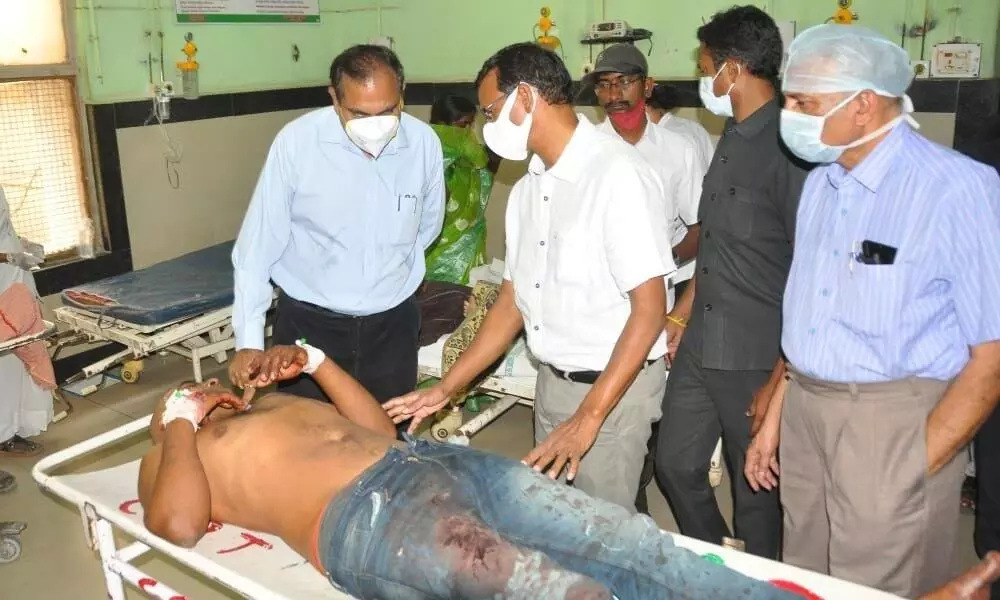 District Collector P Koteswara Rao along with hospital superintendent Narendranath Reddy speaking with the injured Karnataka devotee at Government General Hospital in Kurnool on Thursday.