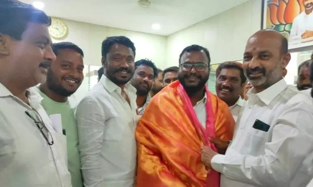 BJP leader Bandi Sanjay Kumar felicitating Best Sarpanch awardeer Karandla Madhukar in Karimnagar on Thursday