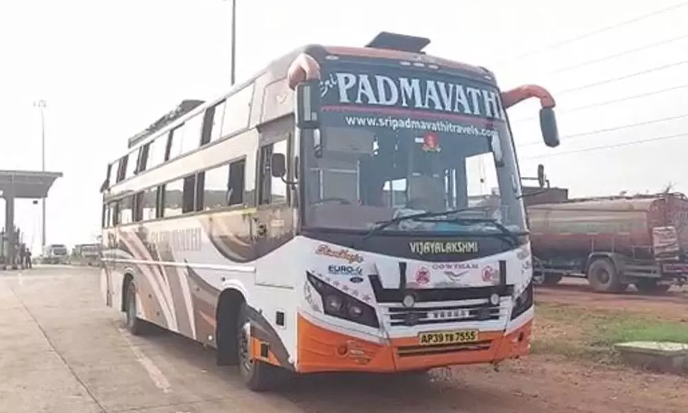 Andhra Pradesh: Police seizes Ra. 4.76 crore from a private travels bus in Nallajerla