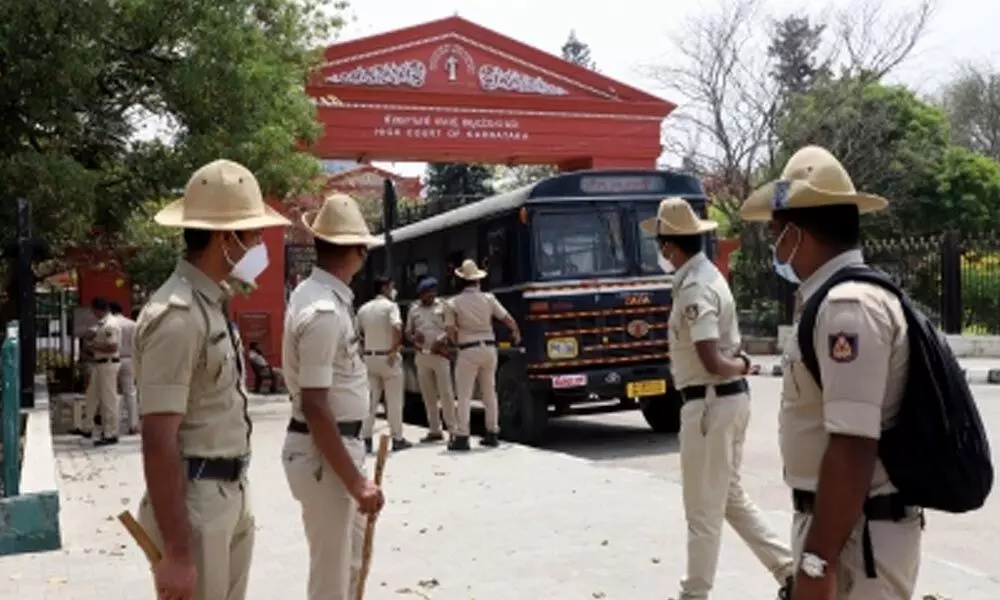 Karnataka sends police team to AP