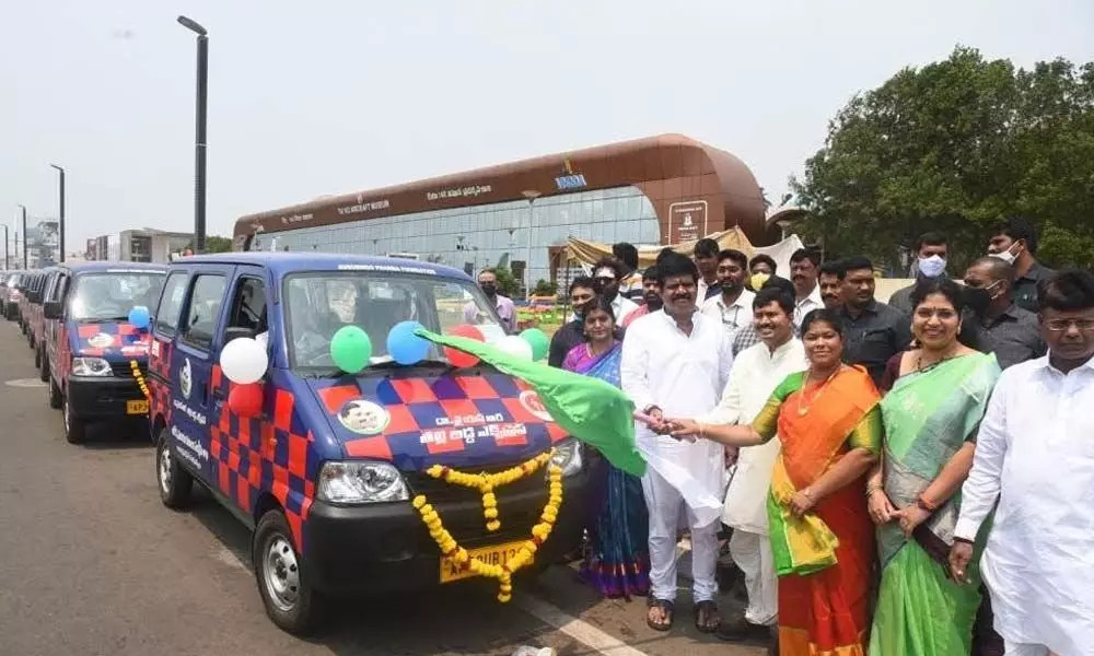 Tourism Minister M Srinivasa Rao, Mayor G Hari Venkata Kumari, Collector A Mallikarjuna, among others inaugurating ‘YSR Thalli-Bidda Express’ vehicles in Visakhapatnam on Saturday