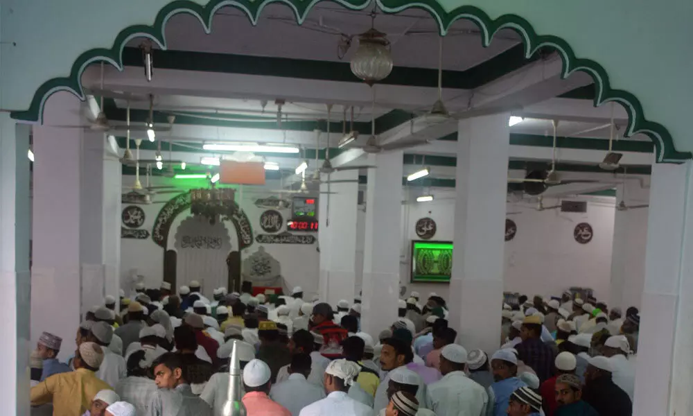 Holy month of Ramzan begins in Telangana, AP