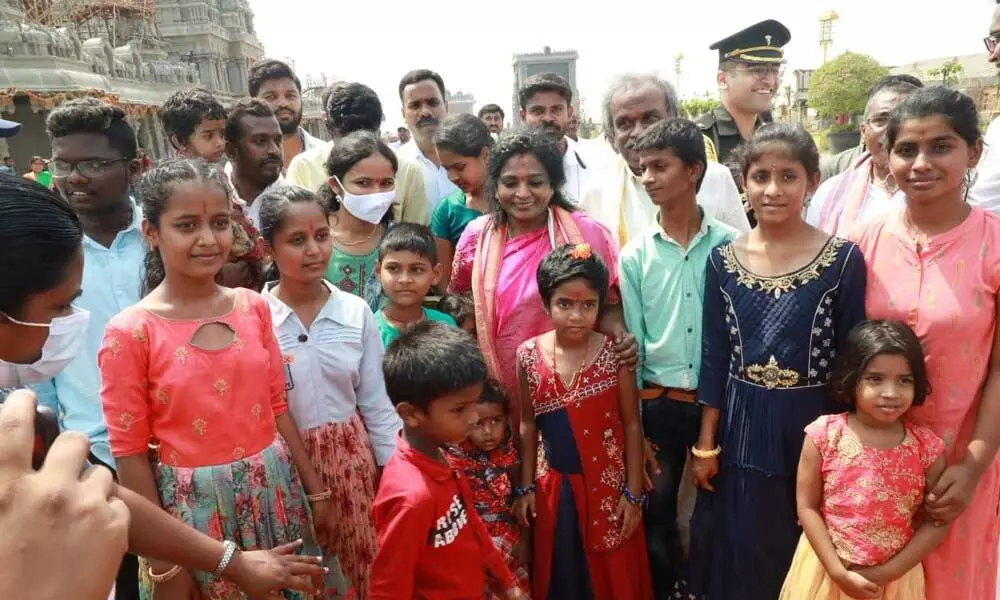 Governor Dr Tamilisai Soundararajan with children during her visit to Sri Lakshmi Narasimha Swamy temple in Yadadri on Saturday