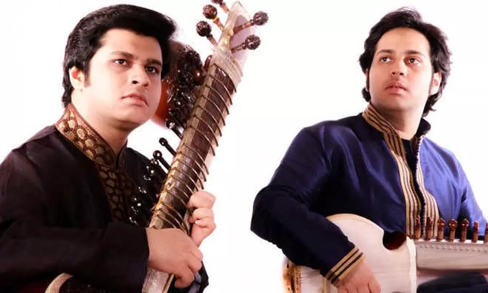 Mohan Brothers duo entertains at Saaz Samvad Concert