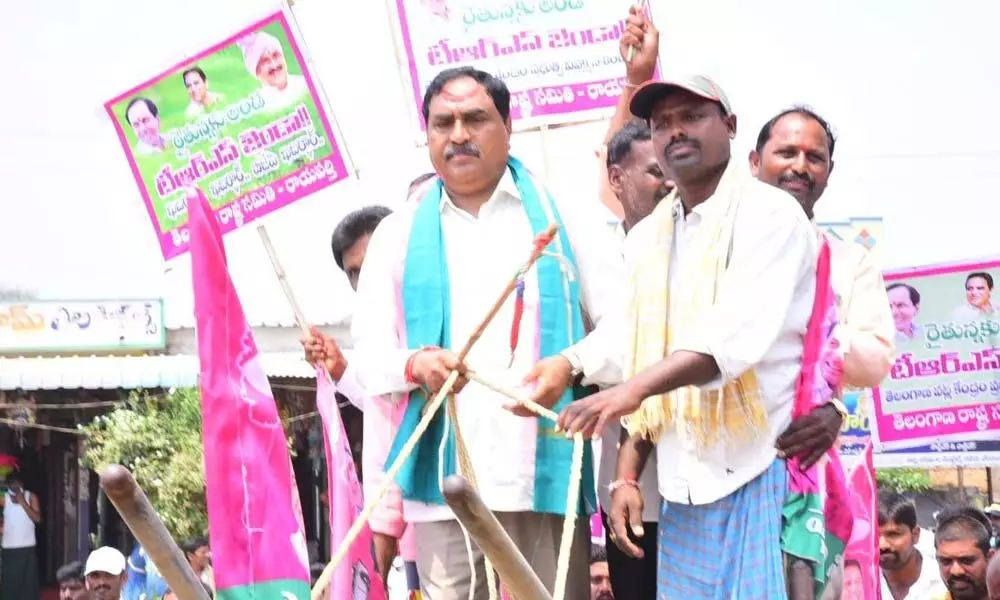 Minister for Panchayat Raj Errabelli Dayakar Rao taking part in a protest  in Palakurthi constituency of Jangaon district on Monday