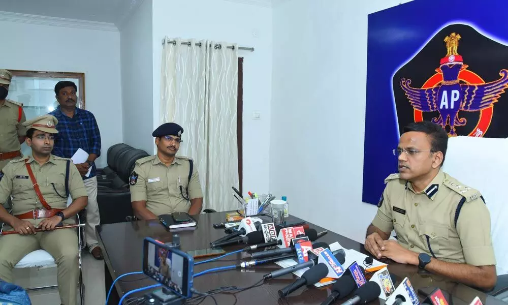 Kurnool Range DIG S Senthil Kumar addressing media at his camp office in Kurnool on Monday.