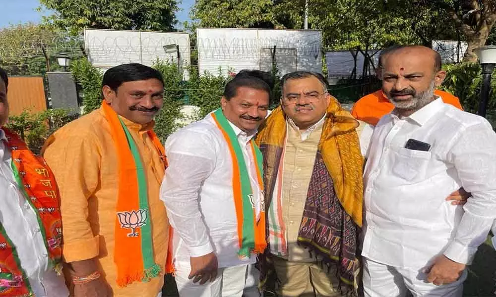 TRS leader Bikshamaiah Goud joins BJP