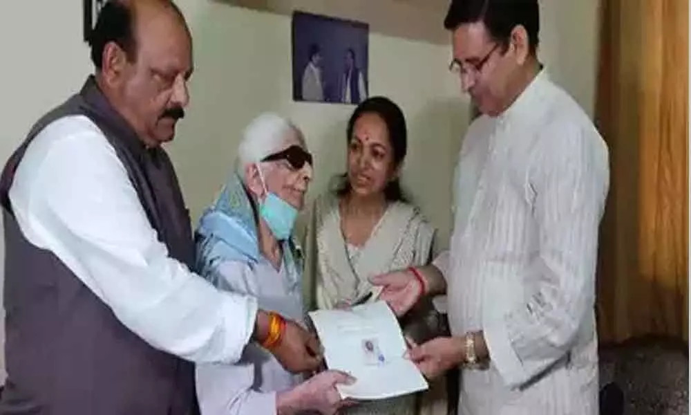 Pushpa Munjiyal gives her will to Congress’s Pritam Singh