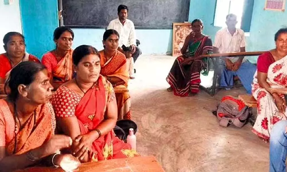 35 Women In Karnatakas Kolar Cleaned Silt From Lakes