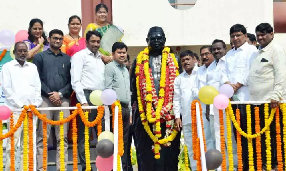 District Collector A Mallikarjuna, Mayor G Hari Venkata Kumari, GVMC Commissioner G Lakshmisha paying tributes to Babu Jagjivan Ram in Visakhapatnam on Tuesday