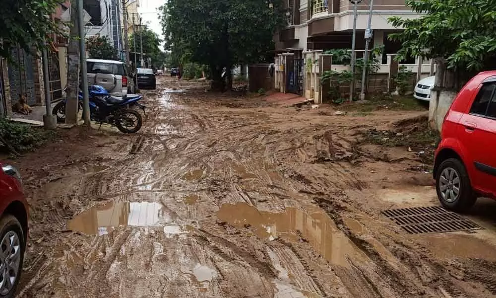 Hyderabad: Sainathapuram residents complain of bad roads