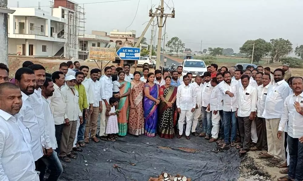 MLA Anjaiah inaugurates CC road works
