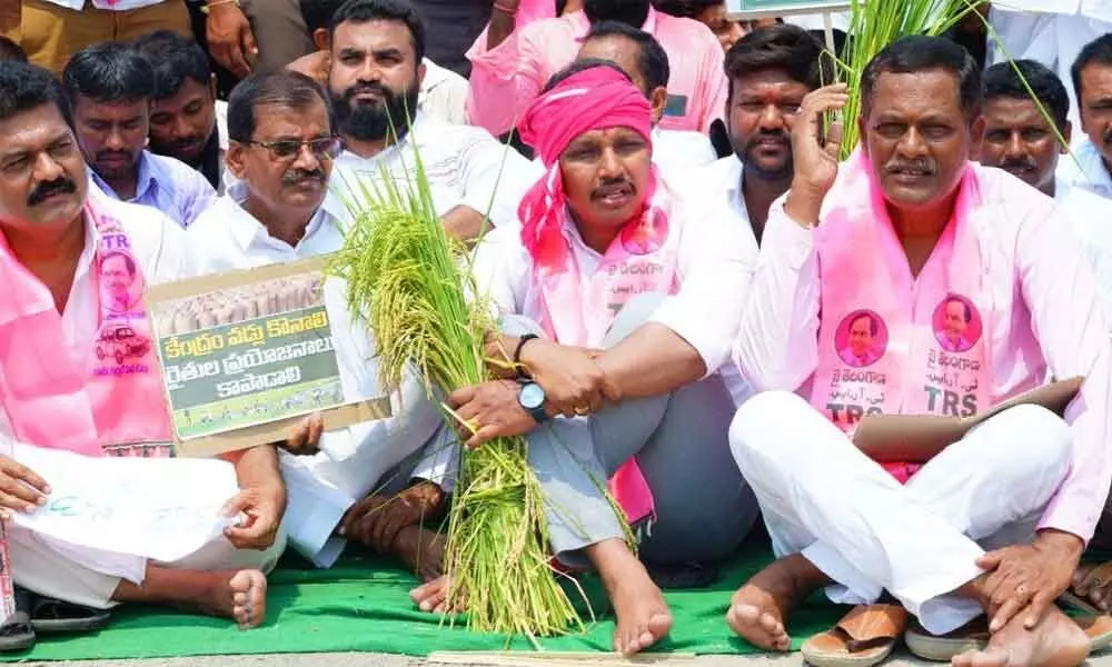 TRS goes tough on Centre over paddy procurement