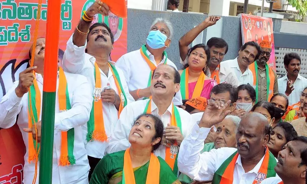 BJP national general secretary D Purandeswari after hoisting the party flag at the State office in Vijayawada on Wednesday. Other leaders of the party are also seen.